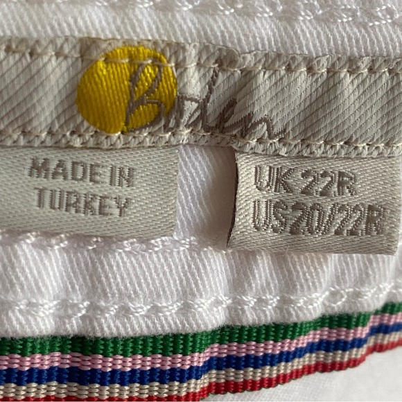 Boden White Capris with Button Detail - Picture 10 of 12